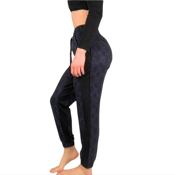 Athleta Brokyln Snake Print Blue-Black Jogger - Picture 2 of 15